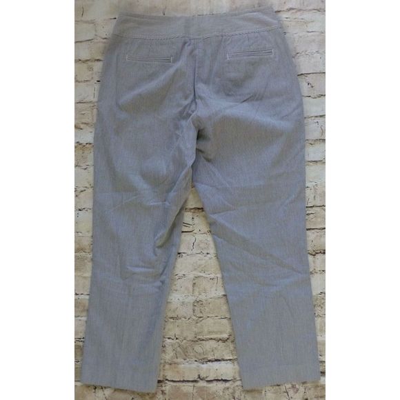 Rafaella Women's Pants Size 8 Seeer Sucker Capri  Black White stripes stretch - Picture 5 of 7